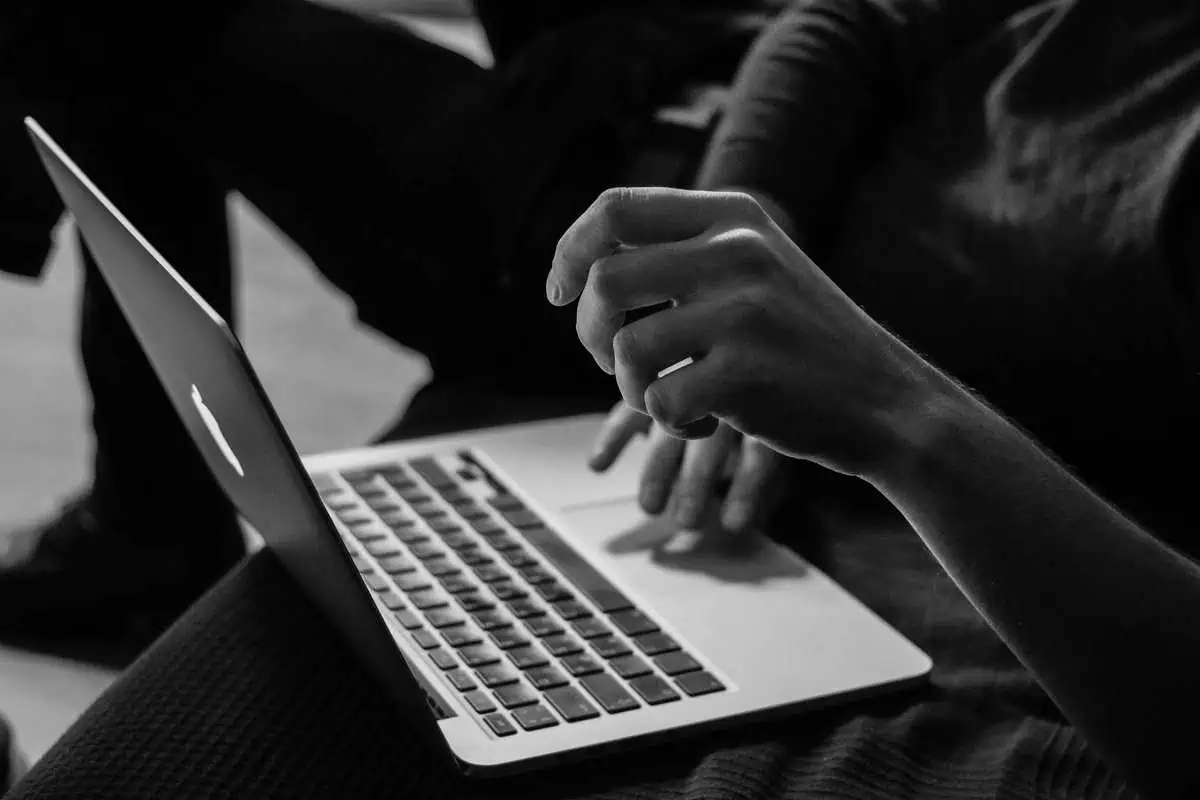 How to Successfully Date Online