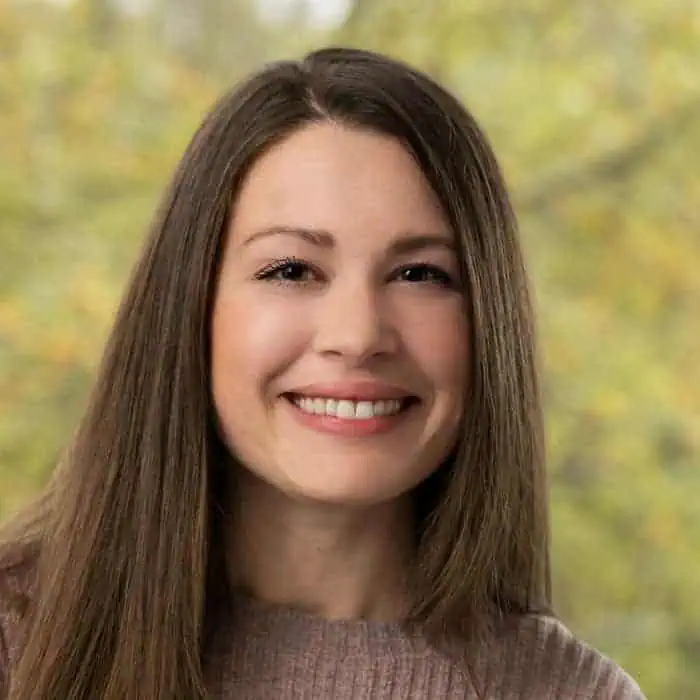 Lindsay Schneeberger, LPC | Anxiety, Body Image & Self-Compassion Therapist in Austin | Just Mind 11 Lindsay Schneeberger, LPC Associate